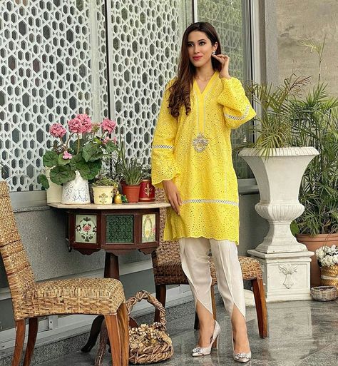 Short Kurti Designs, Printed Kurti Designs, Tulip Pants, Afghani Clothes, Designer Anarkali Dresses, Lace Dress Design, Blouse Casual Fashion, Short Kurti, Pakistani Fashion Party Wear