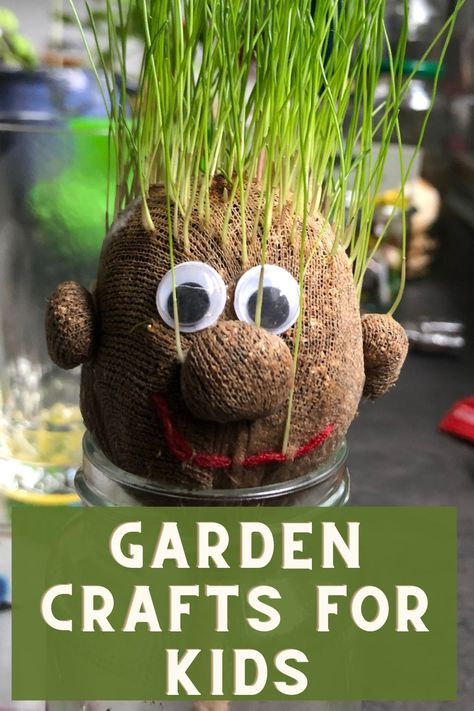 Creative garden crafts for kids! School Garden Activities, Garden Club Craft Ideas, Community Garden Art Projects, 4h Horticulture Projects, Planting Crafts For Kids, 4h Gardening Project Ideas, Gardening Club Ideas For Seniors, Composting For Kids Activities, Ag Activities For Kids