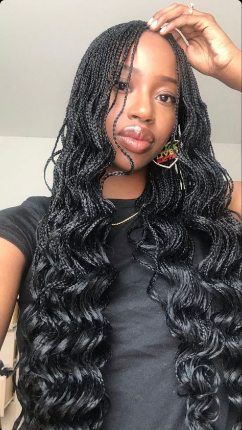 Flexi rod microbraids 4ctheefuture Curly Micro Braids, Women Sweater Vest, Sweater Vest Outfit, Vest Outfit, Box Braids Hairstyles For Black Women, Braids Hairstyles Pictures, Cute Box Braids Hairstyles, Pelo Afro, Comfortable Outfit