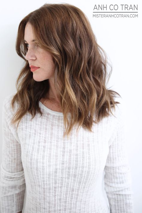 MIDLENGTH - Long Wavy Haircuts, Medium Brunette Hair, Golden Brown Hair, Medium Haircuts, Cool Short Hairstyles, Wavy Haircuts, Haircuts For Wavy Hair, Short Wavy Hair, Mid Length Hair