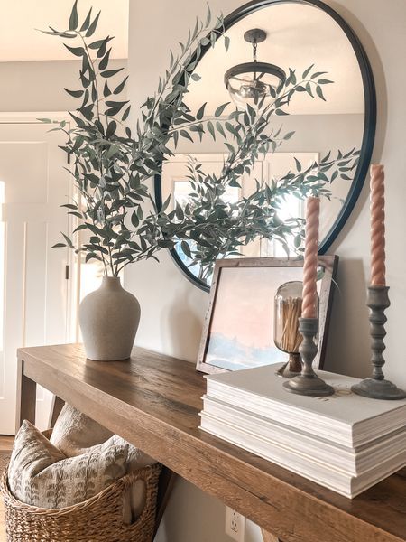 Round Mirror Hallway Entryway, Entryway Table And Mirror, Hallway Console Table Decor, Vase Styling, Hallway Stand, Entryway Inspo, Console Table Decor, Console Decor, Hallway Console Table