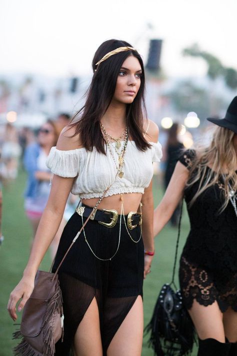 Kendall & Kylie Jenner's Best Coachella Fashion Moments Coachella Looks, Look Festival, Fest Outfits, Festival Trends, Mode Hippie, Music Festival Outfits, Estilo Hippie, Festival Inspiration, Coachella Fashion