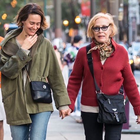 Sarah Paulson and Holland Taylor--32 year age gap and happily in love. Age Gap Couples, Age Gap Love, George And Amal, Holland Taylor, Dating Women, Sarah Paulson, Amal Clooney, Helena Bonham Carter, Mary Kate Olsen