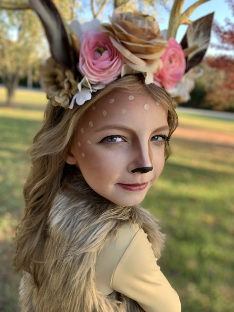 Glam deer makeup for Halloween Deer Makeup Halloween Kids, Simple Deer Makeup, Deer Makeup Halloween, Deer Halloween Makeup, Reindeer Makeup, Deer Halloween Costumes, Deer Halloween, Animal Costumes For Kids, Makeup For Halloween