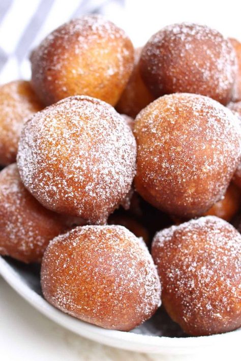 Grandma’s Zeppole Italian doughnuts are the easiest way to satisfy your donut cravings – light Mini Donut Balls Recipe, Zepolle Italian, Zepolli Recipe, Zeppoli Recipe Italian, Fritule Recipe, Oreo Cake Recipe Homemade, Zeppoli Recipe, Cake Recipe Homemade, Oreo Cake Recipe