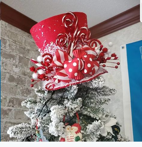 Top Hat Tree Topper, Diy Christmas Hats, Snowman Hats, Hat Tree, Fun Hats, Christmas Decorations Centerpiece, Christmas Hats, Snowman Hat, Elegant Christmas Trees