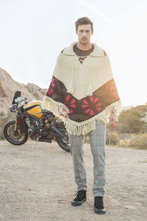 Trina Turk Fall 2018 Ready to Wear Collection - Vogue Poncho Outfit Men, Mexican Poncho Outfit, Poncho Men, Mens Poncho, Poncho Outfit, Culture Clothing, Mens Trendy Outfits, Fabric Inspiration, Trina Turk