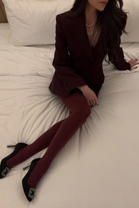 Chic & elegant burgundy blazer look with matching burgundy leggings with black pump heels and with a long pearl necklace. Outfit not mine. Fit by dani_elle_laz on instagram. Long Pearl Necklace Outfit, Pearl Necklace Outfit, Blazer Look, Long Pearl Necklace, Burgundy Blazer, Necklace Outfit, Burgundy Leggings, Long Pearl Necklaces, Pump Heels