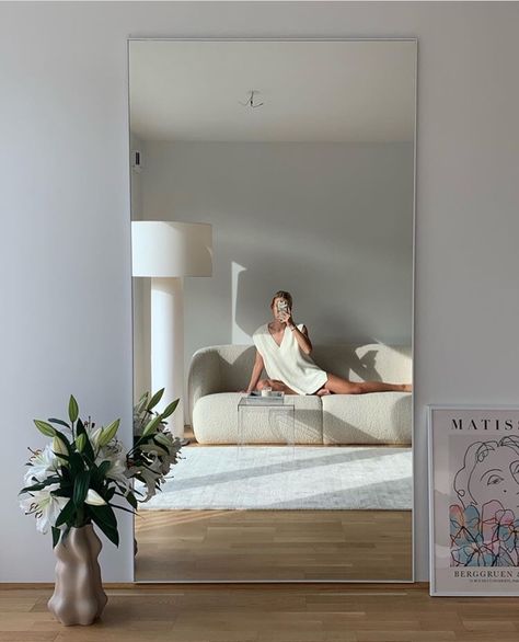 Wide Full Body Mirror, Redecorate Bedroom, Dream House Rooms, Minimalist Room, Home Design Living Room, Apartment Decor Inspiration, Decor Home Living Room, Apartment Inspiration, Living Room Decor Apartment