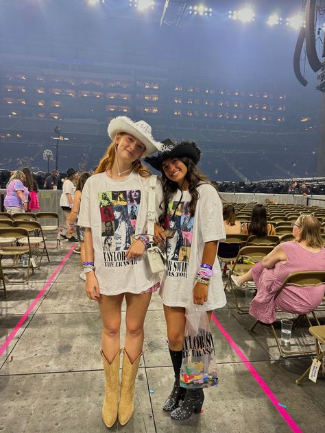 Eras Fit Ideas, Eras Tour Country Outfit, Ts Concert Outfit, Era Your Outfits, Bestie Eras Tour Outfits, Eras Tour Sparkly Outfits, Taylor Swift Concert Outfit Aesthetic, Eras Tour Shirt Outfit, Aesthetic Eras Tour Outfits