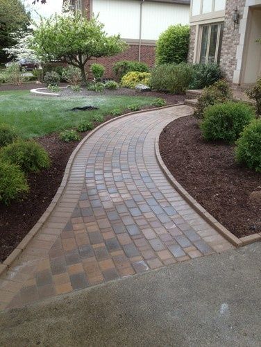 curved pathway to house Sidewalk Landscaping, Front Yard Walkway, Cheap Landscaping Ideas, Walkway Landscaping, Walkway Design, Pathway Landscaping, Brick Walkway, Paver Walkway, Front Landscaping