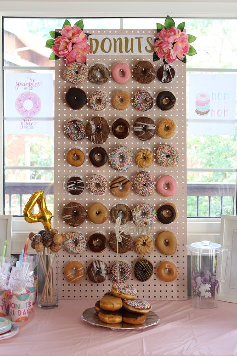 Peg Board Donut Wall Diy, Mini Donut Board, Peg Board Donut Wall, Donut Display Birthday, Donuts Stand Ideas, Donut Wall Baby Shower Ideas, Donut Board Baby Shower Ideas, Donut Board Graduation, Donut Board Birthday