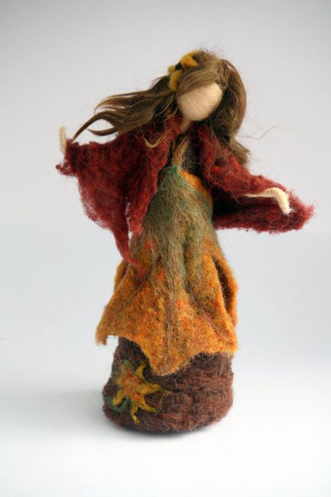 Spirit Art Dolls, Crafts By Season, Waldorf Crafts, Felt Fairy, Needle Felting Tutorials, Fiber Artist, Felt Mouse, Nature Table, Spirit Dolls