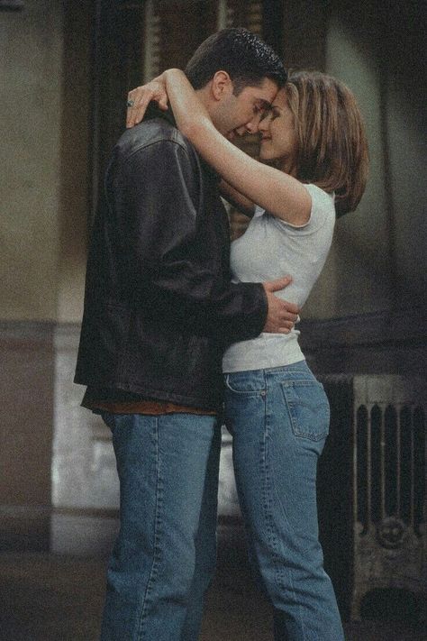 Friends Ross And Rachel, Friends Best Moments, Rachel Friends, Best Tv Couples, Friends Scenes, Ross And Rachel, Tv Show Couples, Friends (tv Series), Jenifer Aniston