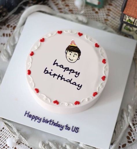 Pin oleh Ami Zeng di Cake | Dekorasi kue ulang tahun, Desain kue, Ide makanan Korean Cake Birthday Boys, Korean Cake For Boyfriend, Happy Birthday Papa Cake, Latest Birthday Cake, Simple Birthday Cake Designs, Fruit Cake Design, Cakes Simple, Bts Cake, Cake For Boyfriend