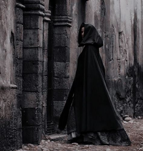 Scythe Book, Milady De Winter, Dark Royalty Aesthetic, Era Victoria, Medieval Aesthetic, Dark Princess, Queen Aesthetic, Royalty Aesthetic, Royal Aesthetic