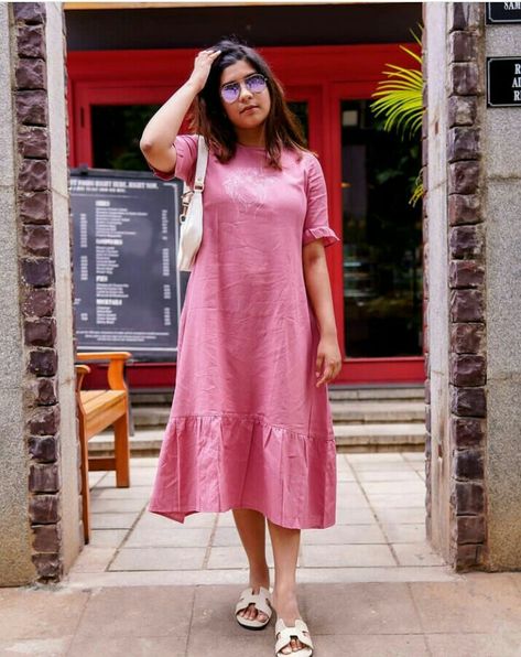 Pink dress Middy Dress Casual Indian, Beautiful Casual Dresses Classy, Middie Dress Casual Classy, Linen Frocks For Women, Frock Designs For Women Casual, Cotton One Piece Dresses Western, Cotton Dress Pattern Indian Summer, Linen Kurta Designs For Women, Linen Frock Design