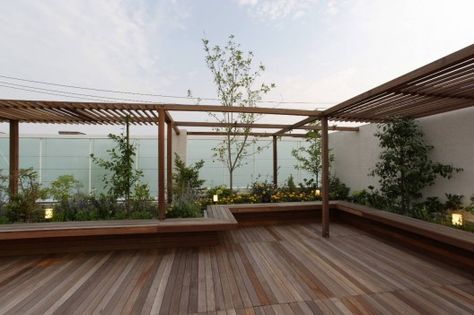 outdoor floor Garden Palace, Terrasse Design, Family Backyard, Pergola With Roof, Pergola Kits, Diy Pergola, Deck Garden, Garden Stuff, Pergola Shade