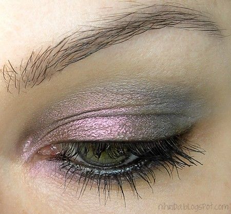 Gray Eyeshadow, Make Up Yeux, Iridescent Eyeshadow, Grey Eyeshadow, Glitter Gloss, Pigment Eyeshadow, Kesha, Long Lashes, Pretty Eyes