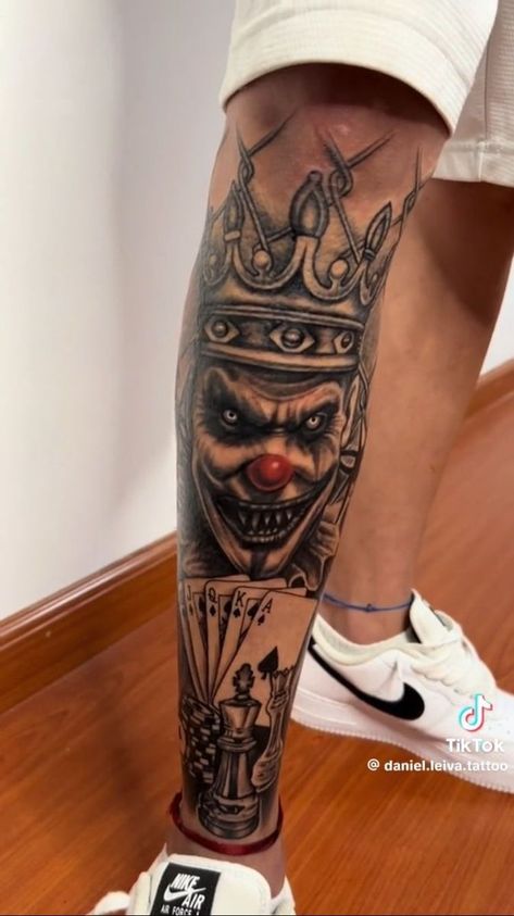 Tato Joker, Tattoo Perna, Dagobert Duck, Full Leg Tattoos, Blue Rose Tattoos, Realistic Tattoo Sleeve, Gangsta Tattoos, Clown Tattoo, Chicano Style Tattoo