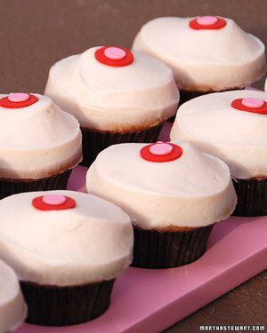 Sprinkles' Strawberry Frosting Strawberry Frosting Recipes, Strawberry Cupcake Recipes, Spring Cupcakes, Martha Stewart Recipes, Sprinkle Cupcakes, Strawberry Frosting, Strawberry Cupcakes, Cupcake Frosting, Think Food