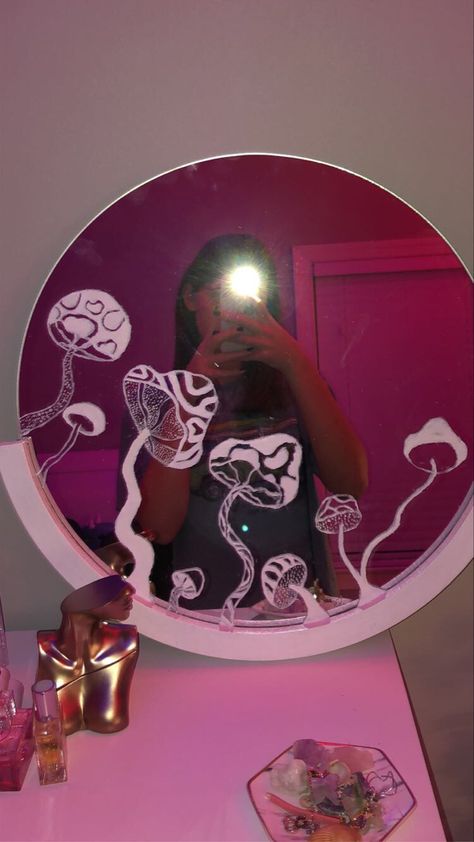 #mushroom #mirror #paintedmirror #aesthetic #painting Mirror Art Aesthetic, Painted Mirrors Aesthetic, Drawings On Mirrors Ideas, Mirror Drawing Ideas Aesthetic, Things To Draw On Mirrors, Mushroom Mirror Painting, Things To Draw On Your Mirror, Aesthetic Mirror Painting Ideas, Mirror Painting Mushrooms