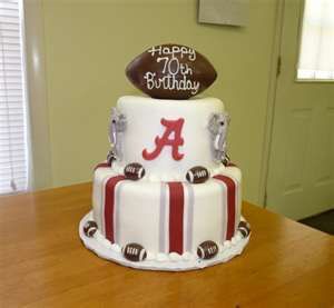 Roll Tide.....I will have to do a cake like this for sure!  LOVE IT!! Alabama Birthday Cakes, Alabama Cake, Alabama Cakes, Win Lose Or Draw, Football Cakes, Football Birthday Cake, Grooms Table, Alabama Football Roll Tide, Chocolate Roll