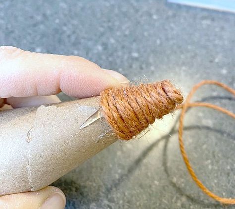 Diy Easter Carrots, Diy Carrot Craft, How To Make Carrots For Decorations, Diy Carrots For Easter, Diy Carrots Decor, Diy Carrots, Macrame Carrot, Jute Carrots Diy, Carrot Scraps