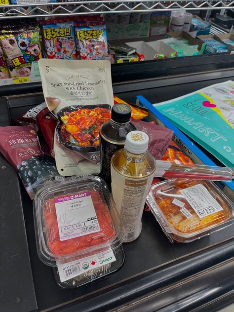 Asian Market Aesthetic, Korea Supermarket, Grocery Store Checkout, Chinese Supermarket, Asian Supermarket Aesthetic, Asian Food Market Aesthetic, Korean Grocery Store, Asian Grocery Store Aesthetic, Fresh Kimchi