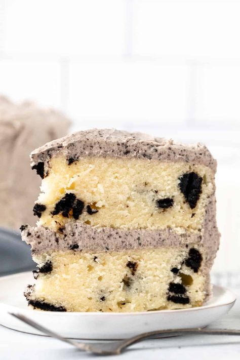 This Oreo cake is fluffy, delicious and perfect for cookies and cream lovers. It has layers of moist vanilla cake with Oreo pieces mixed into the batter. The Oreo frosting is absolutely to die for - super creamy and with the perfect Oreo flavor. This cake is made entirely from scratch and can be made as a 2-layer, 3-layer or 9x13 inch cake. #oreocake #oreo #cookiesandcream #oreofrosting #oreolayercake #cookiesandcreamcake from Just So Tasty Vanilla Oreo Cake, Cake With Cookies, Chocolate Cookie Recipes Easy, Cookies And Cream Frosting, Oreo Frosting, Chocolate Cake Mix Cookies, Vegetarian Cookies, Moist Vanilla Cake, Cookies And Cream Cake