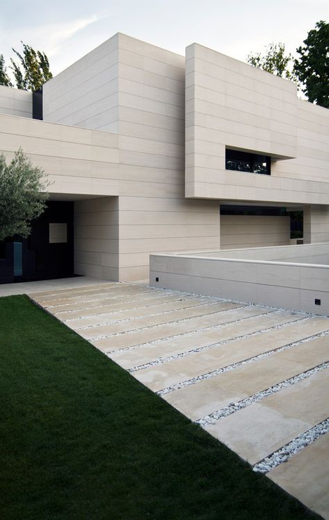 Park House by A-cero | Detached houses Escalier Design, Tropical Living, Wall Pattern, Park House, Stone Products, Modern Architecture House, Design Exterior, Zaha Hadid, Architectural Details