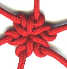 STAR KNOTS - Le blog de pineappleknotstutorials Star Knot, Diy Laine, Dreamcatcher Diy, Pola Macrame, Decorative Knots, Paracord Tutorial, Makramee Diy, Knot Braid, Paracord Knots