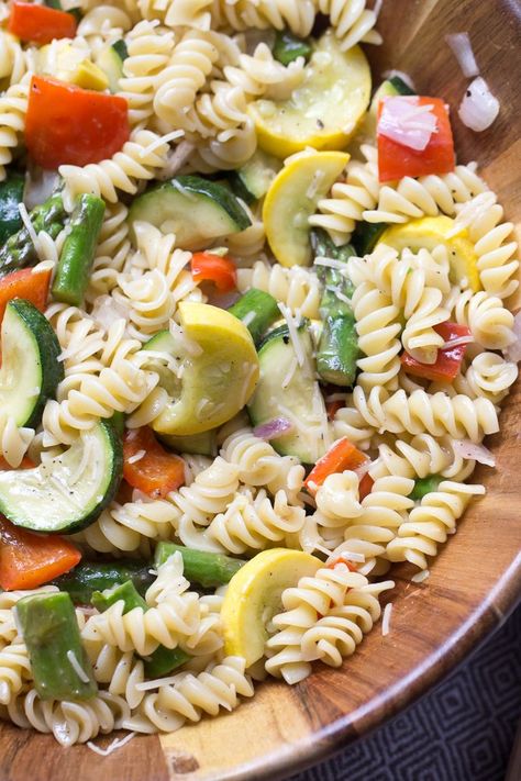 Roasted Veggie Pasta Salad - Six Sisters' Stuff Roasted Veggie Pasta, Asparagus Balsamic, Veggie Pasta Salad, Creamy Pasta Salads, Six Sisters Stuff, Six Sisters, Hungry Hippos, Veggie Pasta, Jello Salad