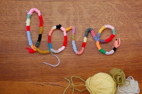 Yarn Wrapped Letters, Yarn Letters, Valentines Bricolage, Rainy Day Crafts, Pipe Cleaner Crafts, Art Yarn, Yarn Diy, Yarn Projects, Easy Crafts For Kids