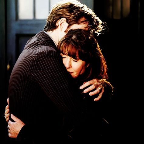 "I wanted you to move on with your life." "You were my life!" *sniffles* Elisabeth Sladen, Sarah Jane Smith, Doctor Who Companion, Doctor Who Episodes, Doctor Who 10, Sonic Screwdriver, Jane Smith, 10th Doctor, Tenth Doctor