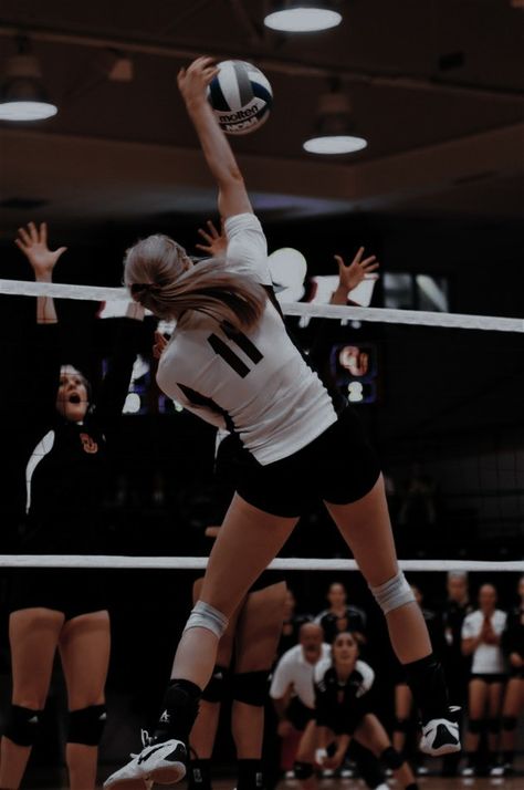 Volleyball Images, Woman Athlete, Volleyball Aesthetic, Volleyball Photography, Volleyball Wallpaper, Volleyball Poses, Volleyball Photos, Volleyball Inspiration, Volleyball Tips