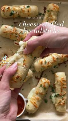 Common Foods That Are Made Of Unexpected Ingredients Food To Cook For Dinner, Cheese Stuffed Breadsticks, Stuffed Breadsticks, Dinner Easy Recipes, Pasti Fit, White Christmas Tree Ideas, Ribbon Ideas, Tree Ribbon, Pencil Christmas Tree