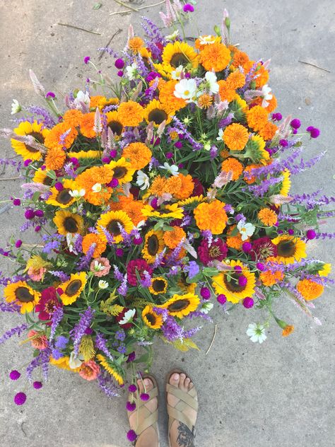 Marigolds Flower Arrangements, Flower Arrangements With Marigolds, Marigold Bouquet Wedding, Wedding Bouquets Marigold, Zinnias And Sunflowers, Sunflower And Marigold Bouquet, Solidago Bouquet, Marigolds And Lavender, September Sunflowers