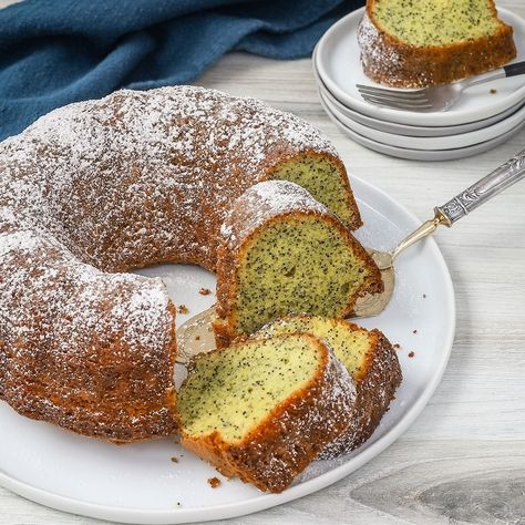 Lemon Poppy Seed Cake Lemon Poppy Seed Pudding Cake, Easy Lemon Poppy Seed Cake, Cake Mix And Pudding, Poppy Seed Cake Recipe, Poppy Seed Bundt Cake, Lemon Poppy Seed Cake, Yellow Cake Mix Recipes, Poppyseed Cake, Lemon And Coconut Cake