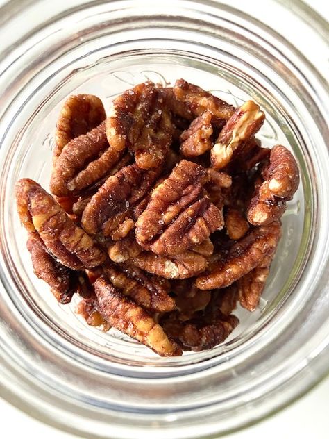 Overhead of Candied Pecans in a glass jar. Pecan Treats, Pumpkin Spice Pecans, Sugar Free Treats, Spiced Pecans, Superfood Recipes, Roasted Pecans, Low Carb Vegan, Roast Pumpkin, Fun Easy Recipes