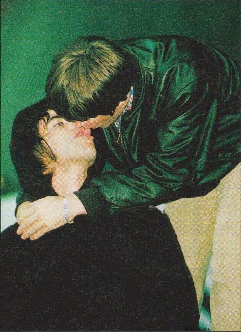 Oasis Brothers, Noel Gallagher Young, Liam Gallagher Noel Gallagher, Oasis Music, Liam And Noel, Oasis Band, Cain And Abel, Band Nerd, Noel Gallagher