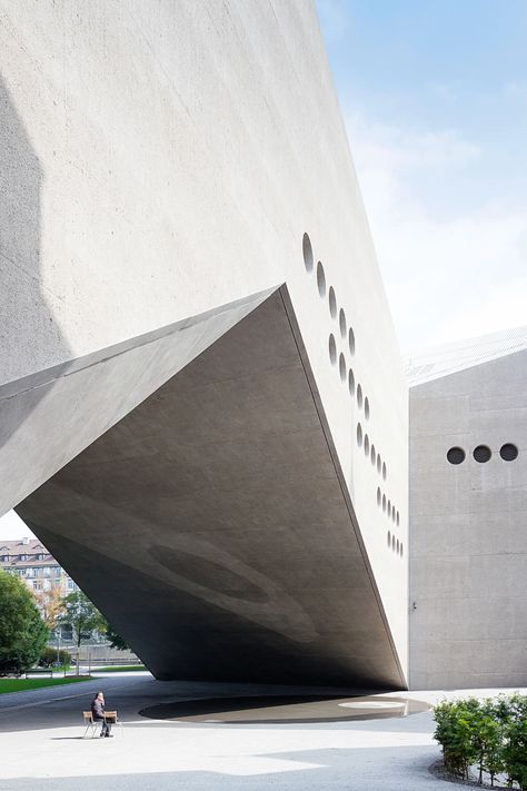 Old Museum, Central Courtyard, Concrete Architecture, Modern Addition, Dead Ends, Museum Architecture, European Culture, House Extensions, Travel List