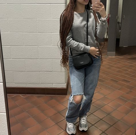 New Balance 990 V4 Outfit, New Balance Grey Outfit, Grey New Balance Outfit, Cute Going Out Outfits, Grey New Balance, New Balance Outfit, Grey Outfit, Dinner Outfits, Going Out Outfits