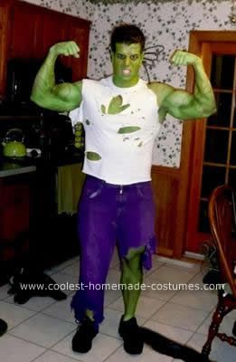 Homemade Incredible Hulk Costume: The initial idea for my Incredible Hulk costume came on a cold December night as a bunch of my friends and I were out for dinner and drinks. It’s been Hulk Halloween Costume, Incredible Hulk Costume, Diy Superhero Costume, Diy Fantasia, Hulk Costume, Superhero Halloween Costumes, Diy Superhero, Diy Couples Costumes, Superhero Halloween