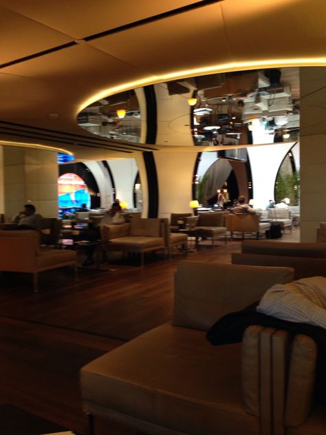 Istanbul business class lounge Business Class Etihad, First Class Lounge Airport, Travel Lounge, Buissness Class Emirates, Business Class Travel, Business Class Lounge, Istanbul Travel, Business Class, Cloud Gate