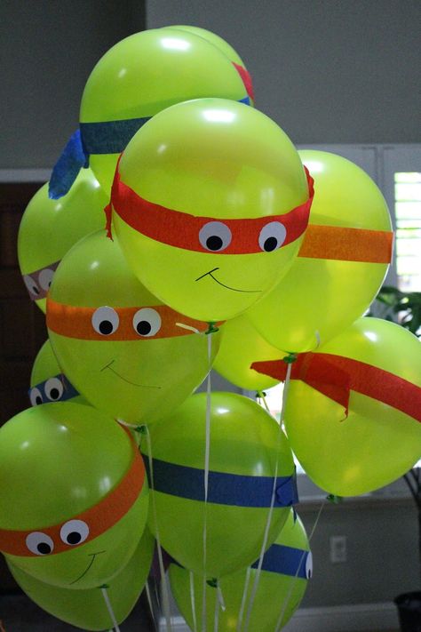 A great idea found on Crafty Not Artsy blog! Ninja Turtle Balloons, Mutant Ninja Turtles Party, Turtle Birthday Parties, Tmnt Birthday, Ninja Turtles Birthday Party, Tmnt Party, Ballon Party, Ninja Birthday, Ninja Party