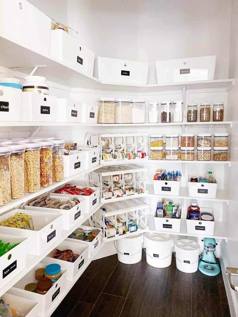 - Chequea mi perfil para encontrar un puñado de pins iguales a éste. Easy Pantry Organization, Organization Storage Ideas, Dream Pantry, Pantry Room, Organized Pantry, Pantry Organisation, Desain Pantry, House Organisation, Kitchen Organization Pantry