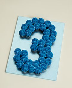 Three Cupcake Cake Number, Cupcake Numbers Shape Pull Apart, 3 Birthday Cupcakes Number, 3 Out Of Cupcakes Number, How To Make A Number 3 Out Of Cupcakes, Three Year Old Cupcake Ideas, Number Cupcake Design, 3 Shaped Cupcakes, Number Three Cupcake Cake