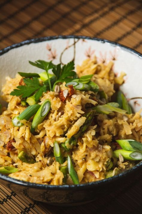 Parsnip risotto with green asparagus. Plated with scallops and parsley. Parsnip Risotto, Spanish Onion, Healthy Bites, Parsnips, Sun Dried Tomato, Plant Based Recipes, Fried Rice, Winter Season, Vegan Gluten Free