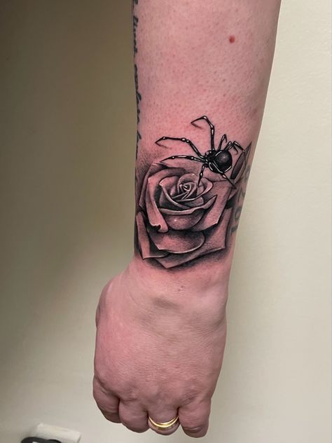 Spider On Rose Tattoo, Rose With Spider Tattoo, Spider And Rose Tattoo, Soul Mate Tattoo, Bumble Bee Tattoo, Spider Web Tattoo, Money Rose, Web Tattoo, Tattoo Outline Drawing